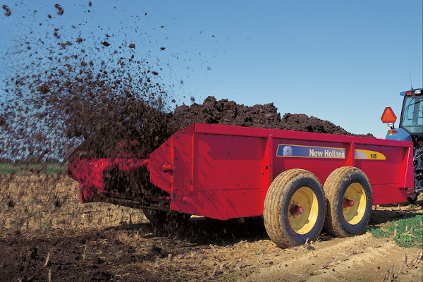 New Holland | Haytools & Spreaders | 100 Series Box Spreaders for sale at Coastal Tractor, California